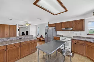 20500 NW 27 St, Morriston, FL 32668 - Photo 34