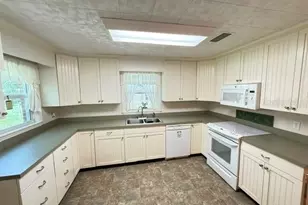 331 SW 3rd St, Bronson, FL 32621 - Photo 6