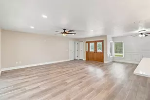 220 SE Kings Bay Dr, Crystal River, FL 34429 - Photo 8