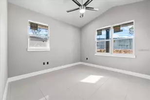 724 W Crescent Dr, Lakeland, FL 33805 - Photo 8