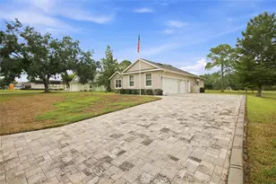 555 Dowling Cir, Lady Lake, FL 32159 - Photo 2