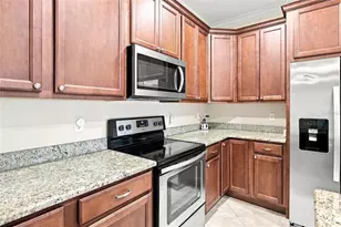 555 Dowling Cir, Lady Lake, FL 32159 - Photo 10