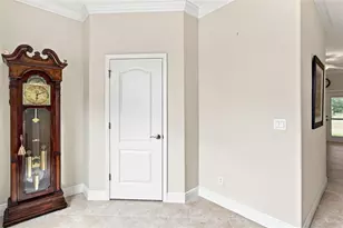 555 Dowling Cir, Lady Lake, FL 32159 - Photo 8