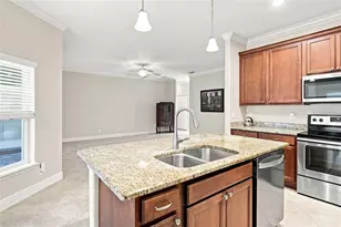 555 Dowling Cir, Lady Lake, FL 32159 - Photo 8