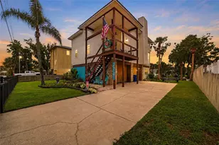 1424 SE 5th Ave, Crystal River, FL 34429 - Photo 2