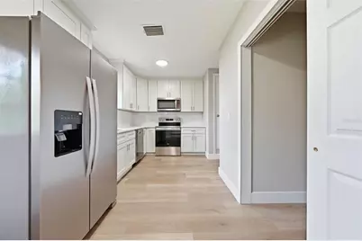 307 NE 11th Place, Ocala, FL 34470 - Photo 6