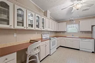 1411 SE State Road 121, Morriston, FL 32668 - Photo 16