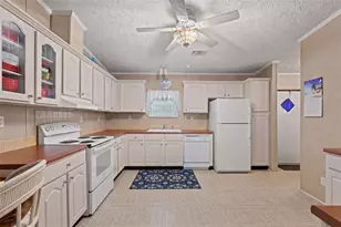1411 SE State Road 121, Morriston, FL 32668 - Photo 18