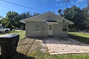 2106 NE 11th Ave, Ocala, FL 34470 - Photo 2