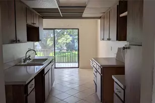 5980 Terrace Park Dr N, Saint Petersburg, FL 33709 - Photo 6