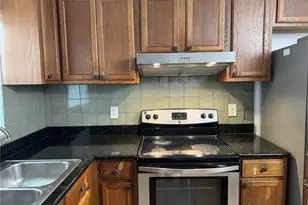 2884 Somerset Park Dr, Tampa, FL 33613 - Photo 6