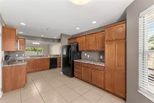 12166 NE 51st Cir, Oxford, FL 34484 - Photo 6