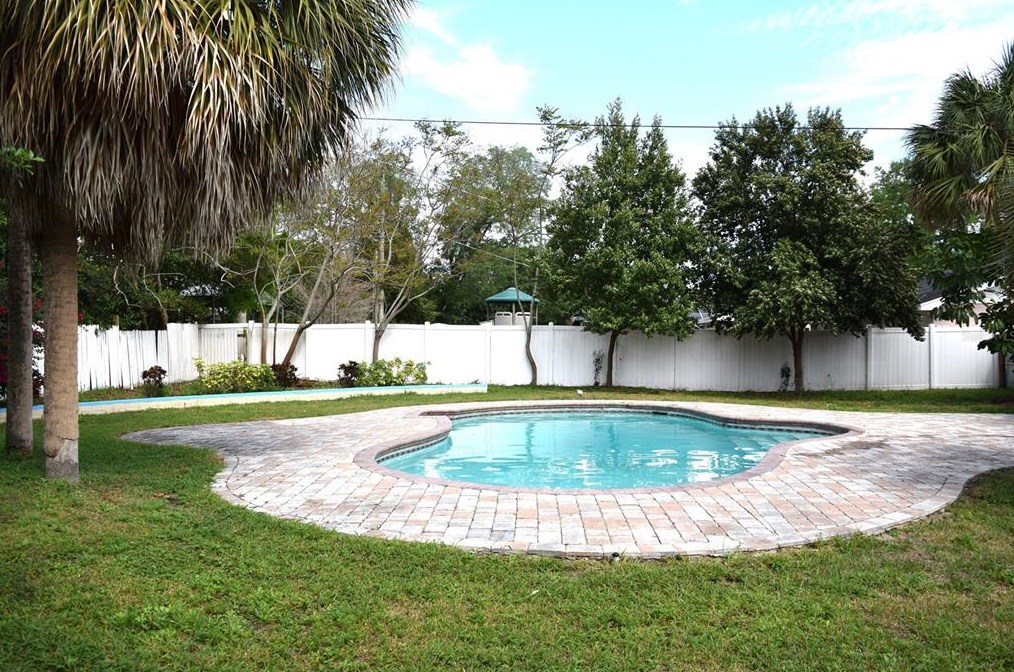 121 Lincoln Rd, Winter Haven FL  33884-2226 exterior