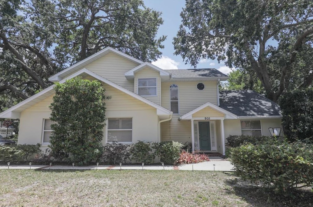 905 Woodrow Dr, Auburndale, FL 33823-2049