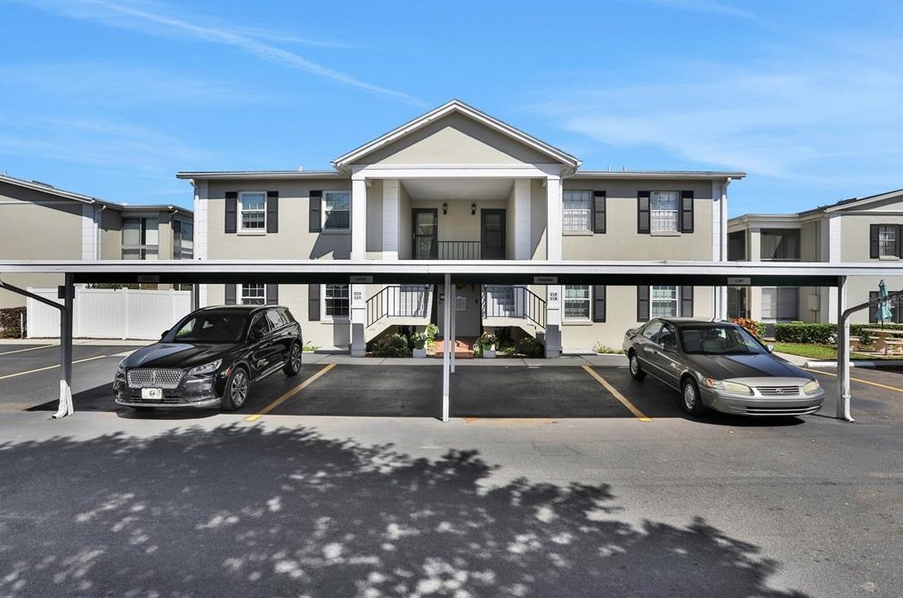 689 Lake Howard Dr Nw #115, Winter Haven, FL 33880