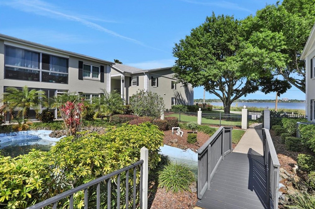 689 Lake Howard Dr Nw #103, Winter Haven, FL 33880