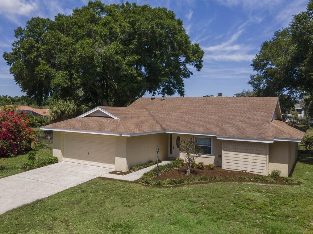 328 Vail Dr, Winter Haven FL  33884-2832 exterior