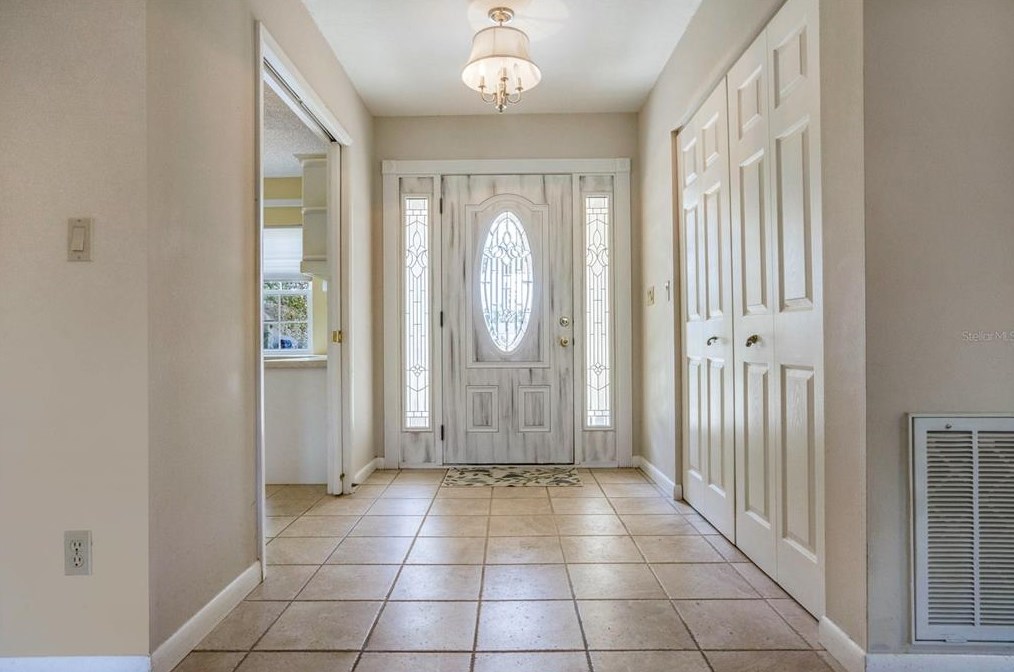 328 Vail Dr, Winter Haven FL  33884-2832 exterior