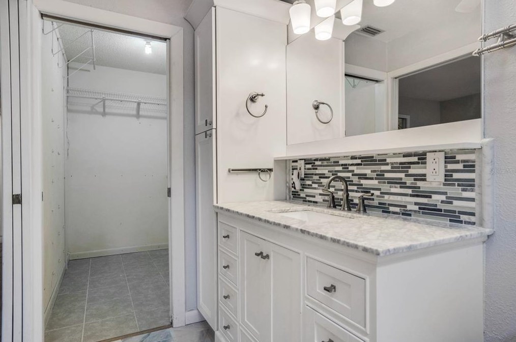 328 Vail Dr, Winter Haven FL  33884-2832 exterior