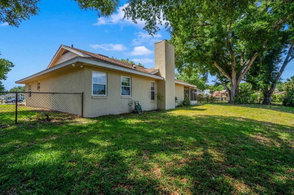 328 Vail Dr, Winter Haven FL  33884-2832 exterior