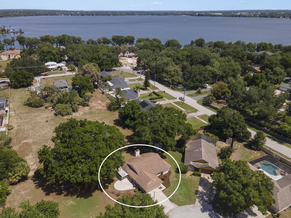 328 Vail Dr, Winter Haven FL  33884-2832 exterior