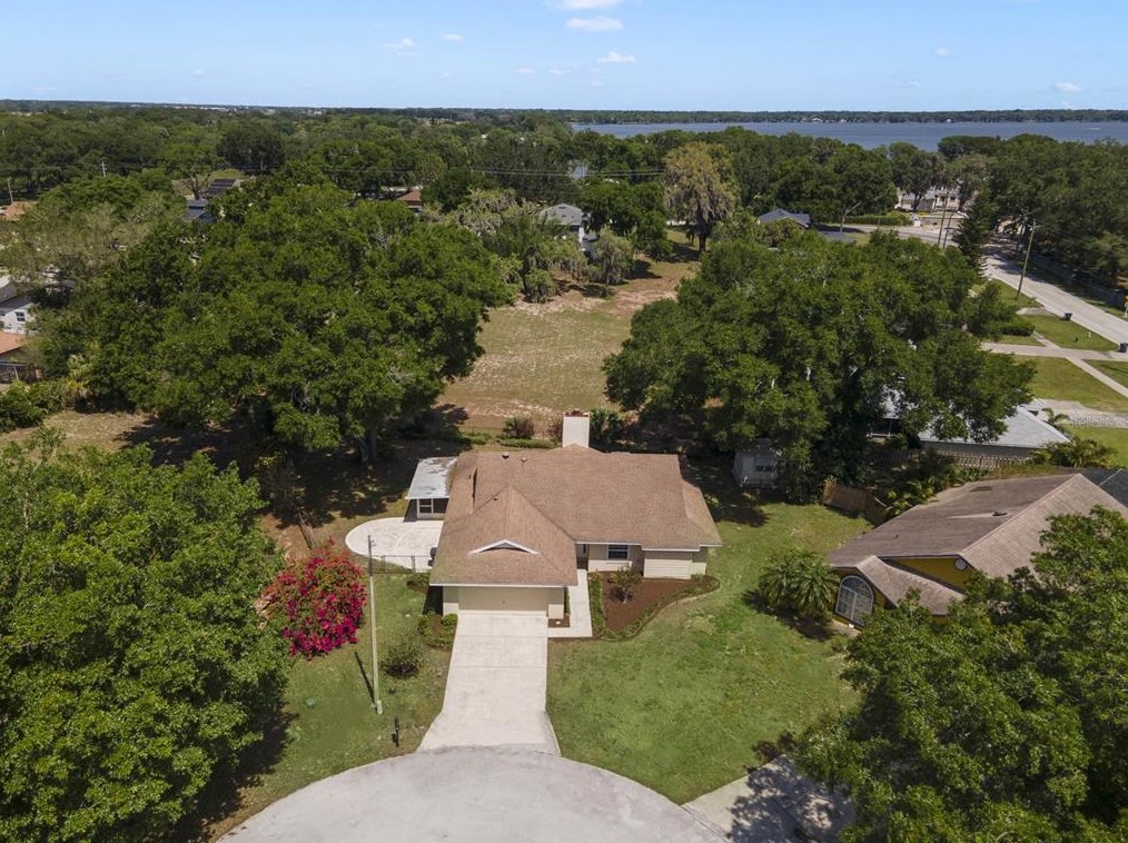 328 Vail Dr, Winter Haven FL  33884-2832 exterior