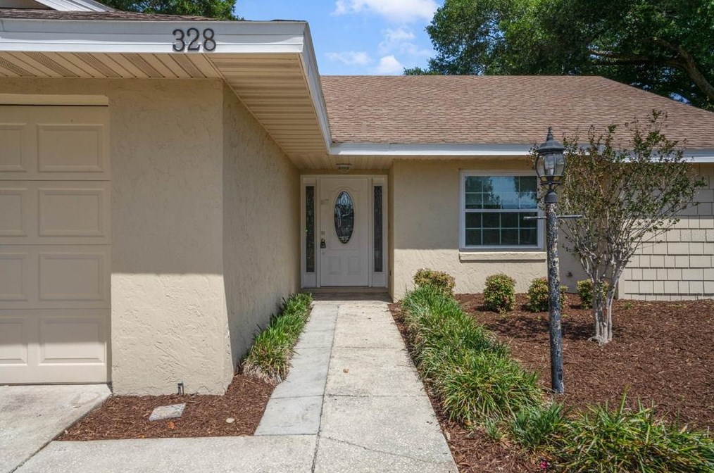 328 Vail Dr, Winter Haven FL  33884-2832 exterior