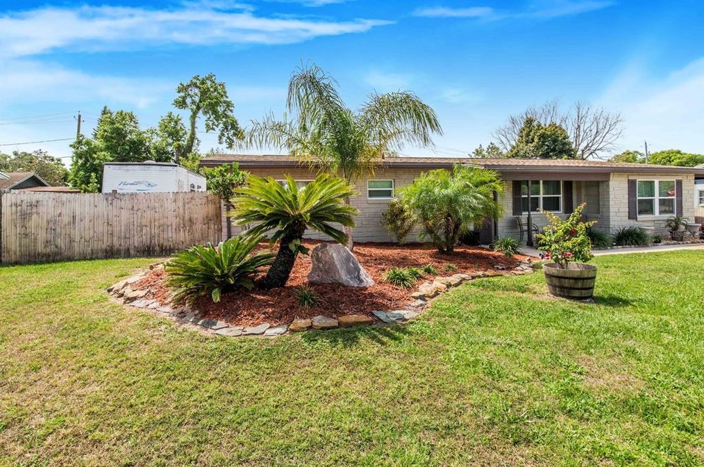275 E Thelma St, Lake Alfred, FL 33850