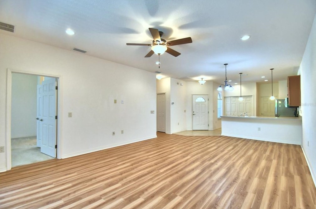 1608 Vienna Square Dr, Winter Haven, FL 33884-4157