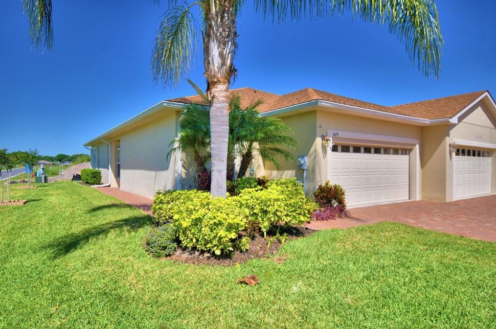 1675 Vienna Square Dr, Winter Haven, FL 33884-4164