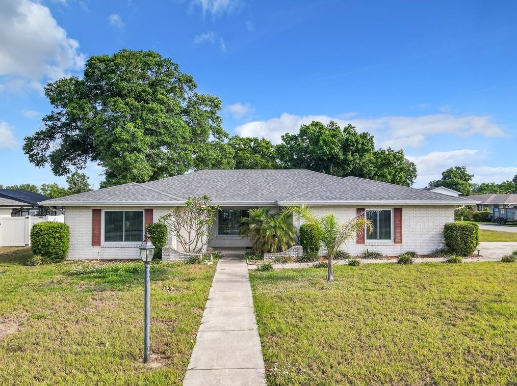 74 Alachua Dr, Winter Haven, FL 33884-1406