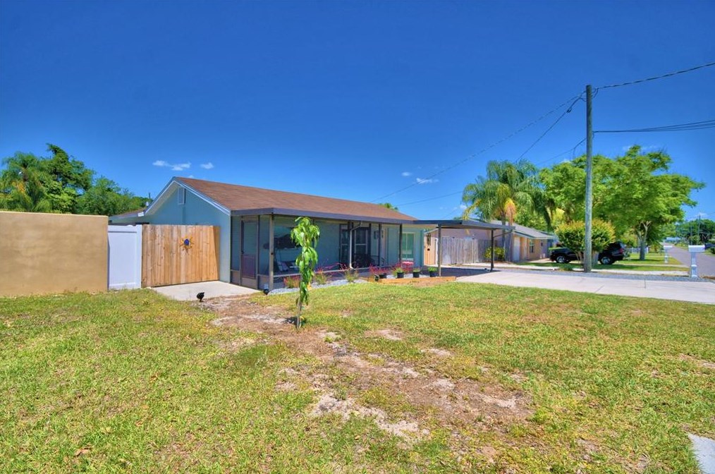 112 Citrus Dr, Winter Haven, FL 33884-1503