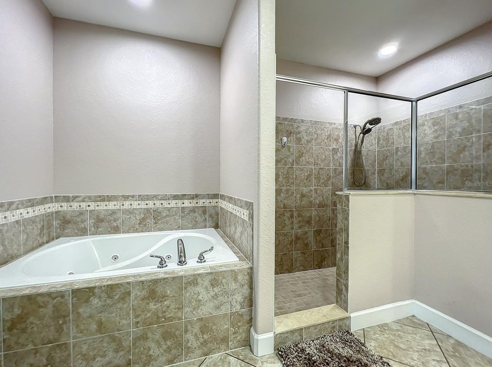 7025 Heatherbrook Dr, Lakeland FL  33809-4623 exterior