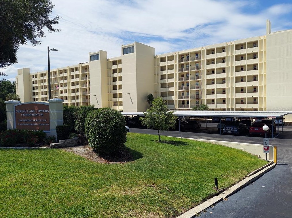 700 Mirror Terrace Nw #301, Winter Haven, FL 33881