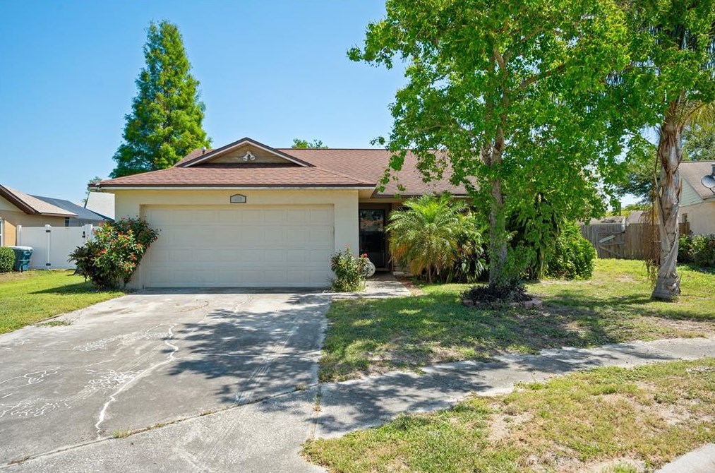 228 Crown Ct, Winter Haven, FL 33880-1911