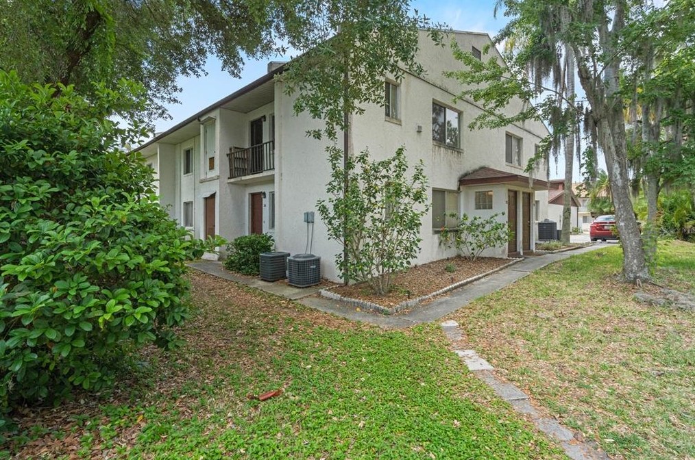616 Pavare Ct, Winter Haven, FL 33884-3645