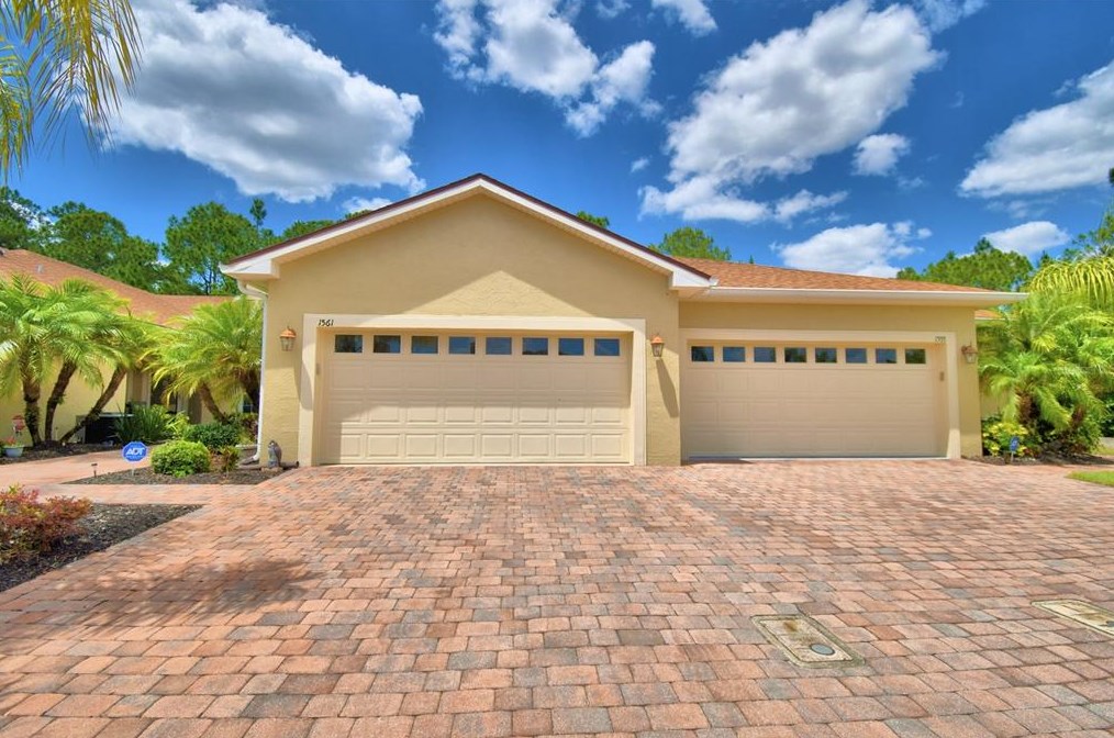 1561 Vienna Square Dr, Winter Haven, FL 33884-4140