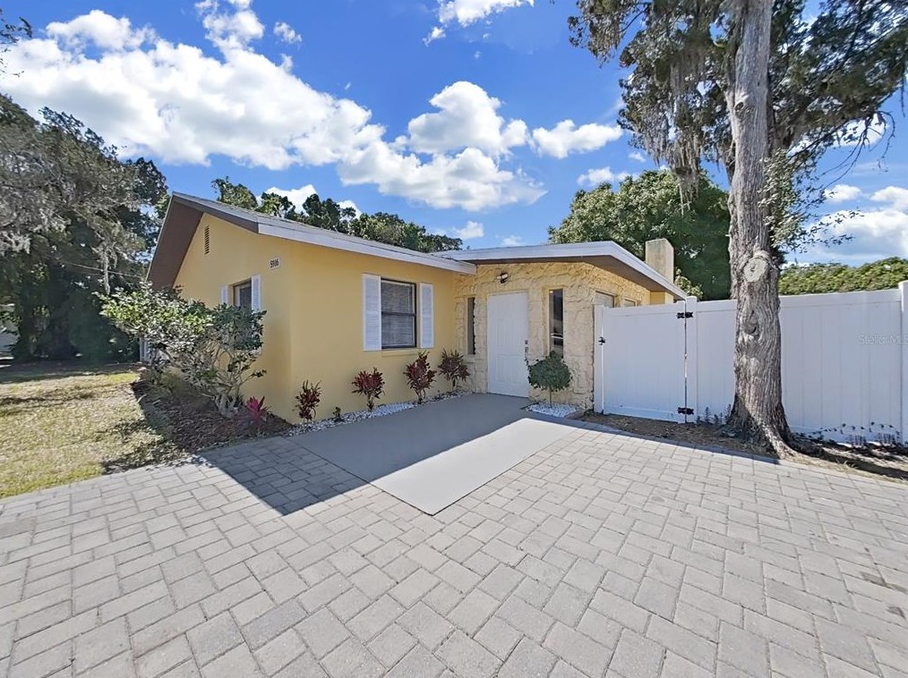 5916 Gulf Dr, New Port Richey, FL 34652-4120