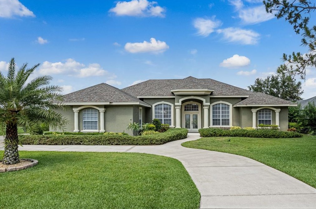 327 Hamilton Shores Dr, Winter Haven, FL 33881-5711
