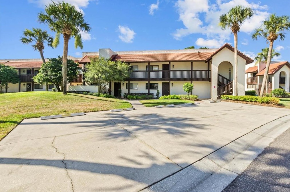 2104 Country Club Dr, Lake Wales, FL 33898-5274