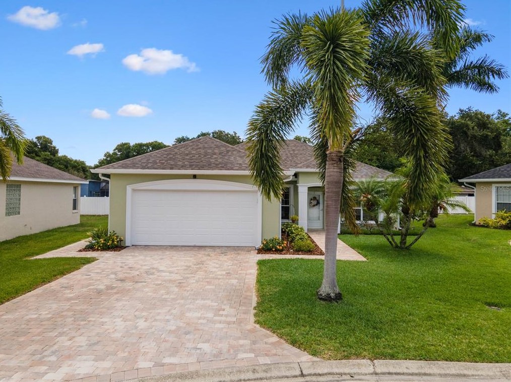 1019 Robin Ln, Winter Haven, FL 33884-2589