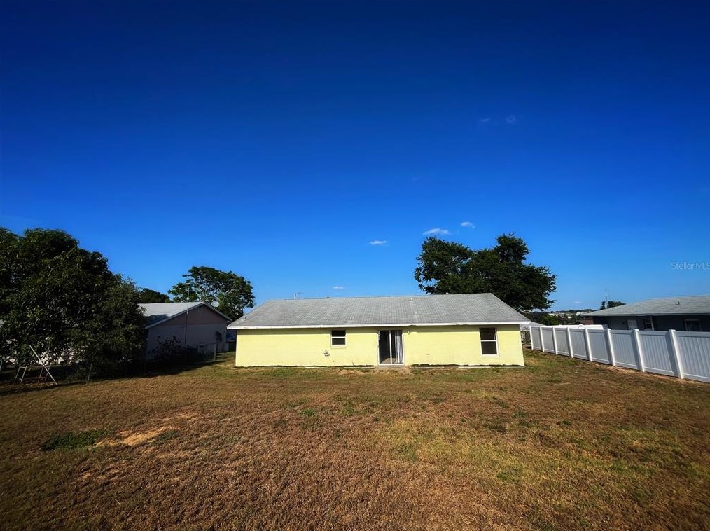 1004 Edmund Ave, Dundee FL 33838-4399 exterior