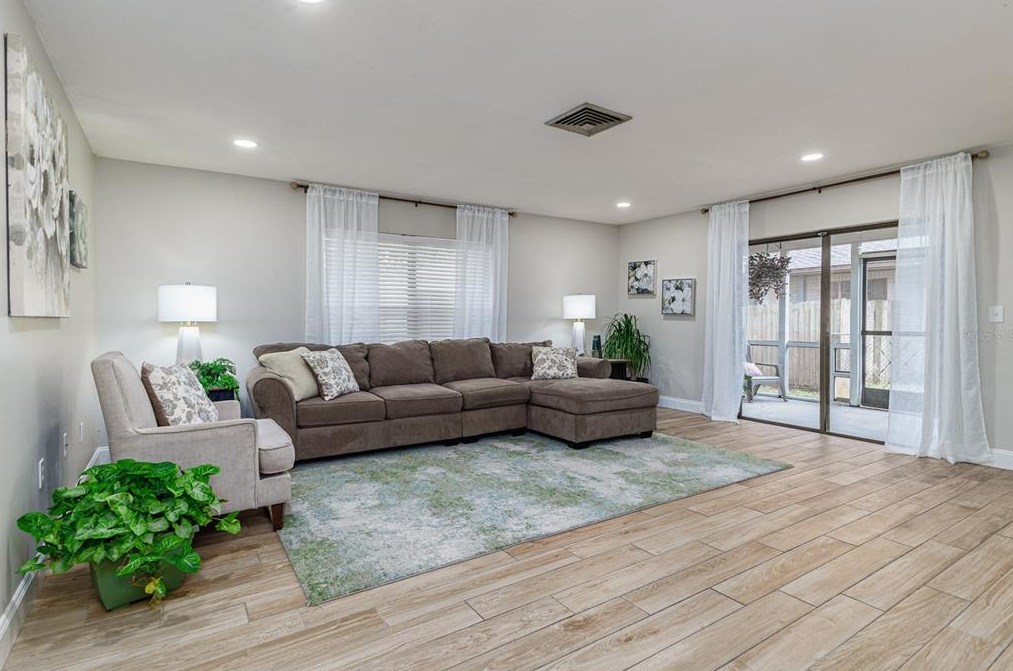 3920 Woodburn Loop, Lakeland FL  33813-1330 exterior