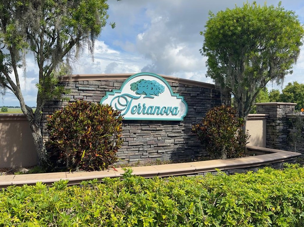 527 Terranova Cir, Winter Haven, FL 33884