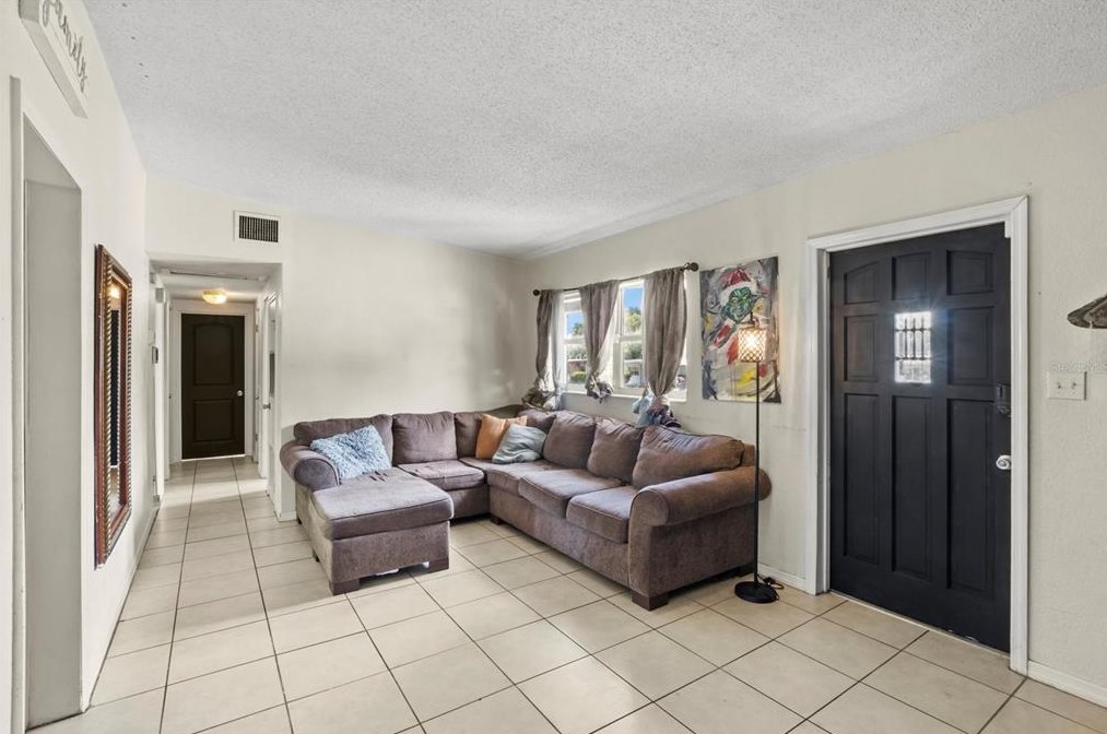 1529 Avenue C, Winter Haven FL  33881-4429 exterior