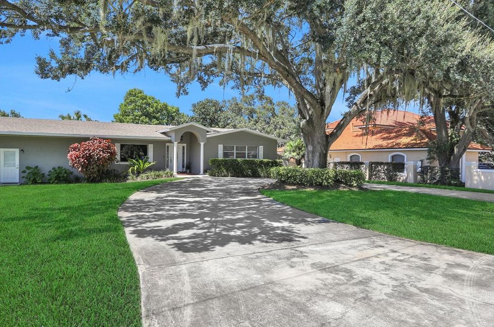 1441 S Lake Roy Dr, Winter Haven, FL 33884