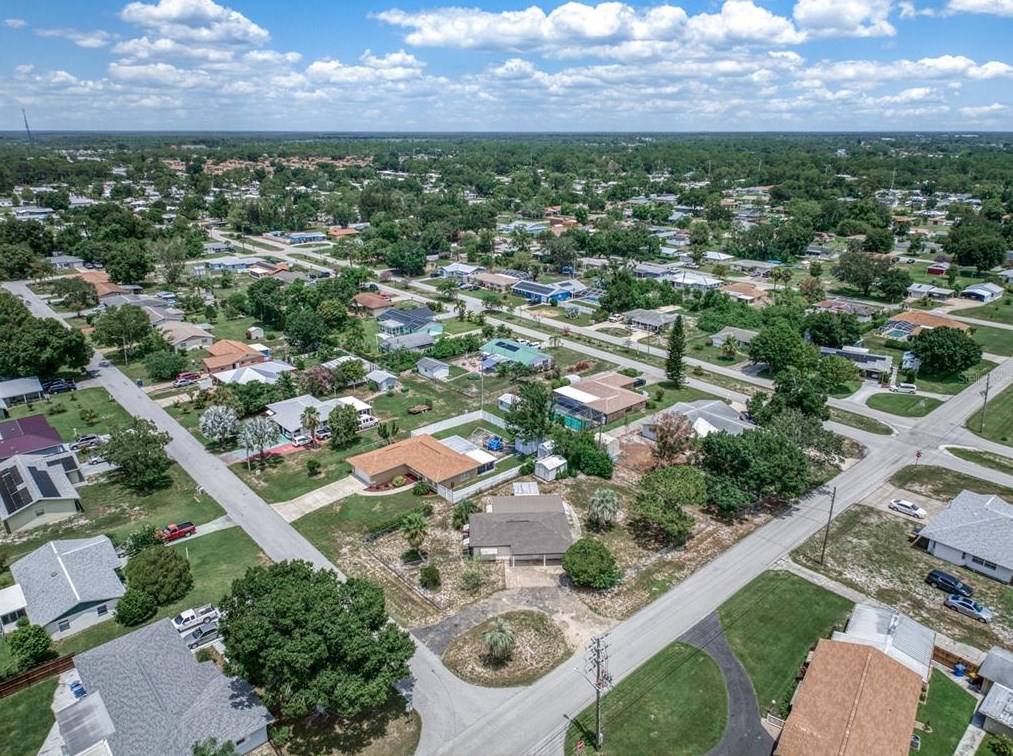 301 Swallow Ave, Sebring, FL 33870