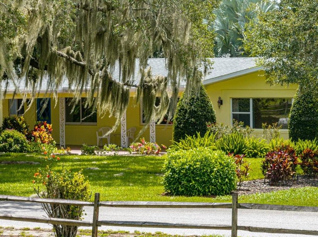 210 Lake Roy Dr, Winter Haven, FL 33884
