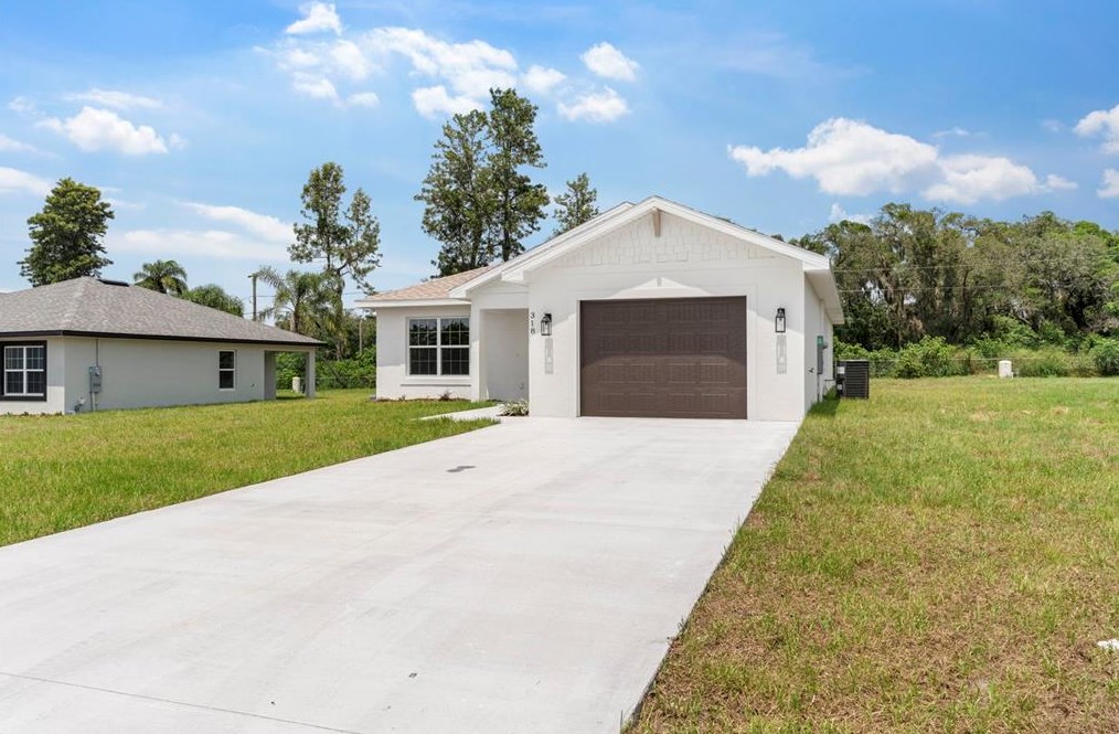 318 Eucalyptus Rd, Lake Wales, FL 33898