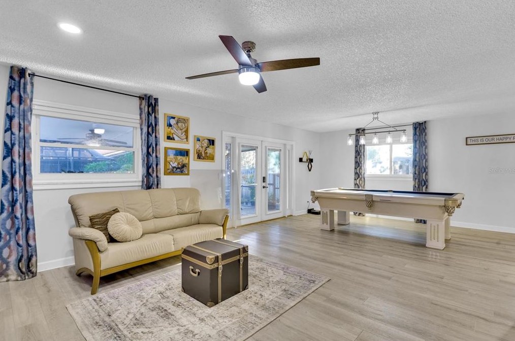 826 W Russell Dr, Plant City, FL 33563